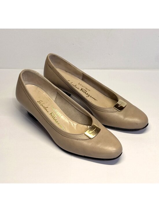 Ferragamo Shoes - Salvatore Ferragamo Boutique Beige Leather Pumps Size 5B Low Heels